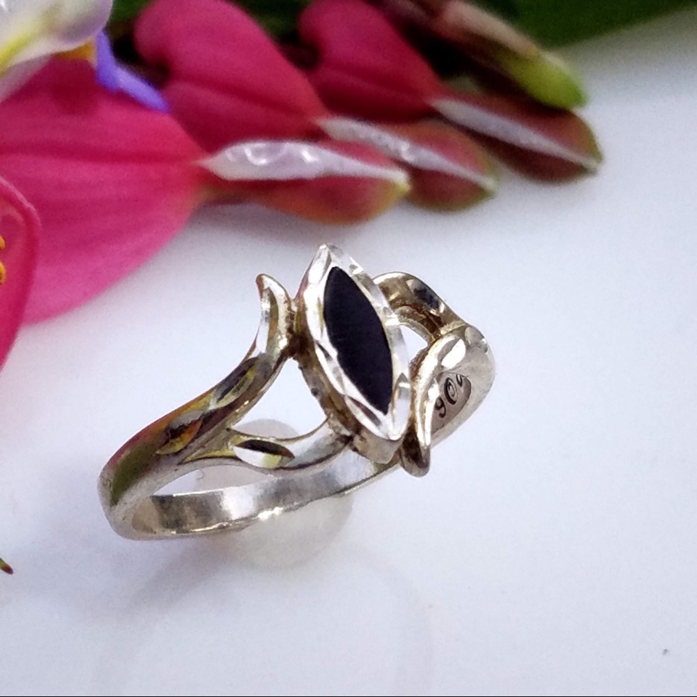 🆕 NWT Lovely Sterling Silver Onyx Ring